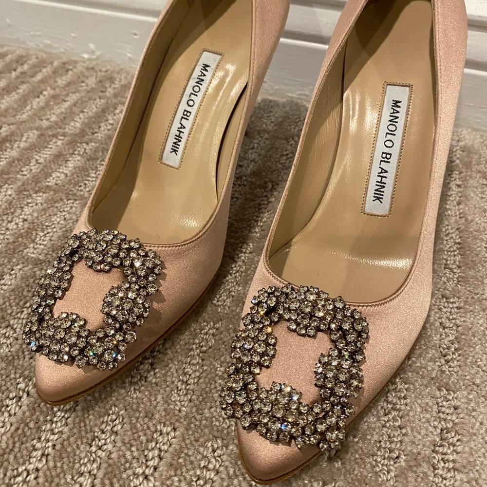 BRAND NEW MANOLO BLAHNIK HANGISI